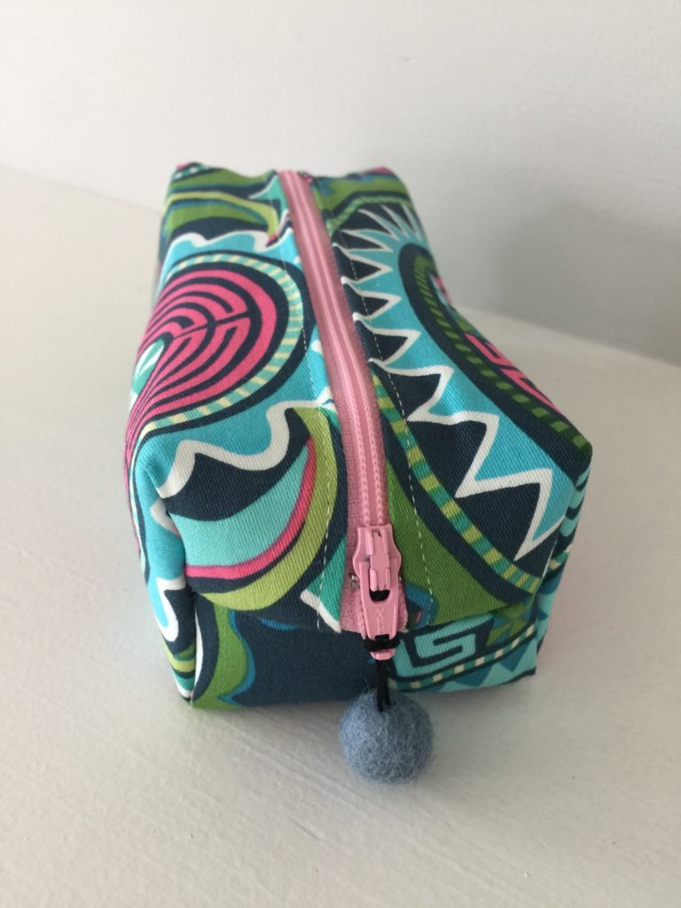 How to sew a boxy zippered cosmetic bag