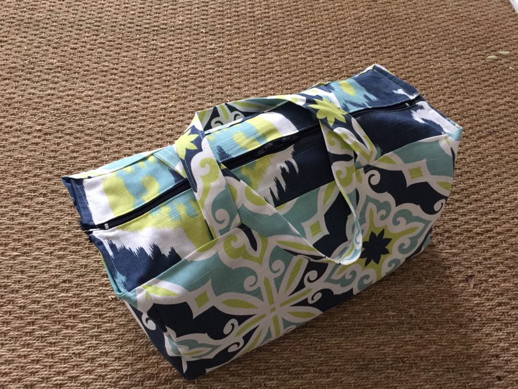 How to sew a zippered duffel tote bag