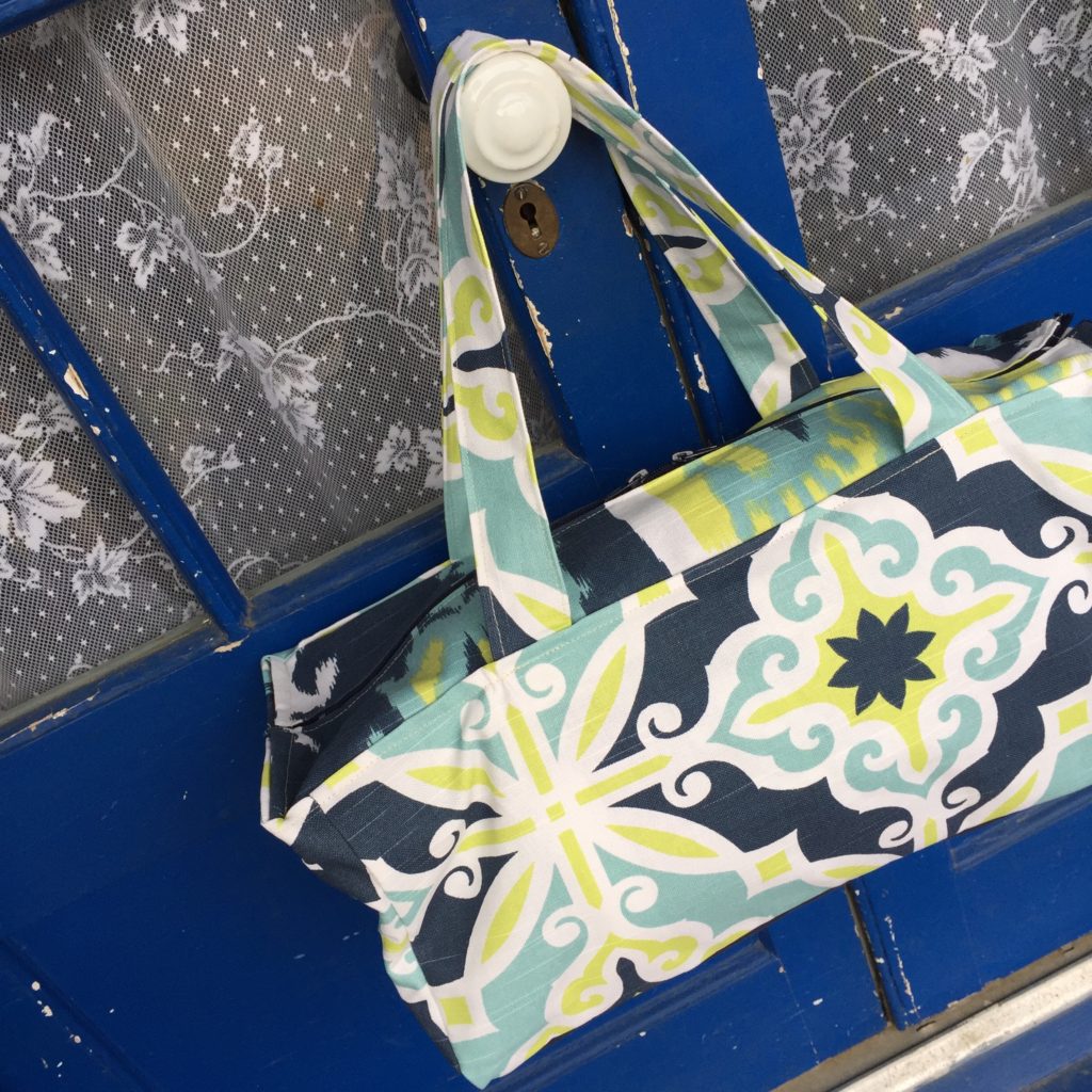 How to sew a zippered duffel tote bag