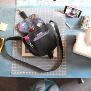 How to sew a linen crossbody hipster bag by Sewspire