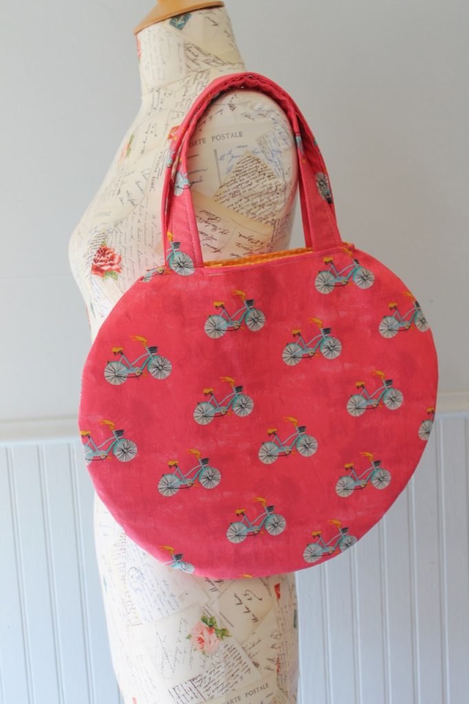 How to so a sassy circular tote bag by Sewspire