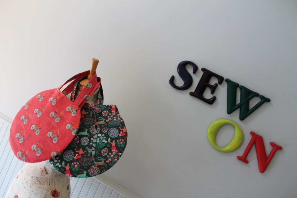 How to so a sassy circular tote bag by Sewspire