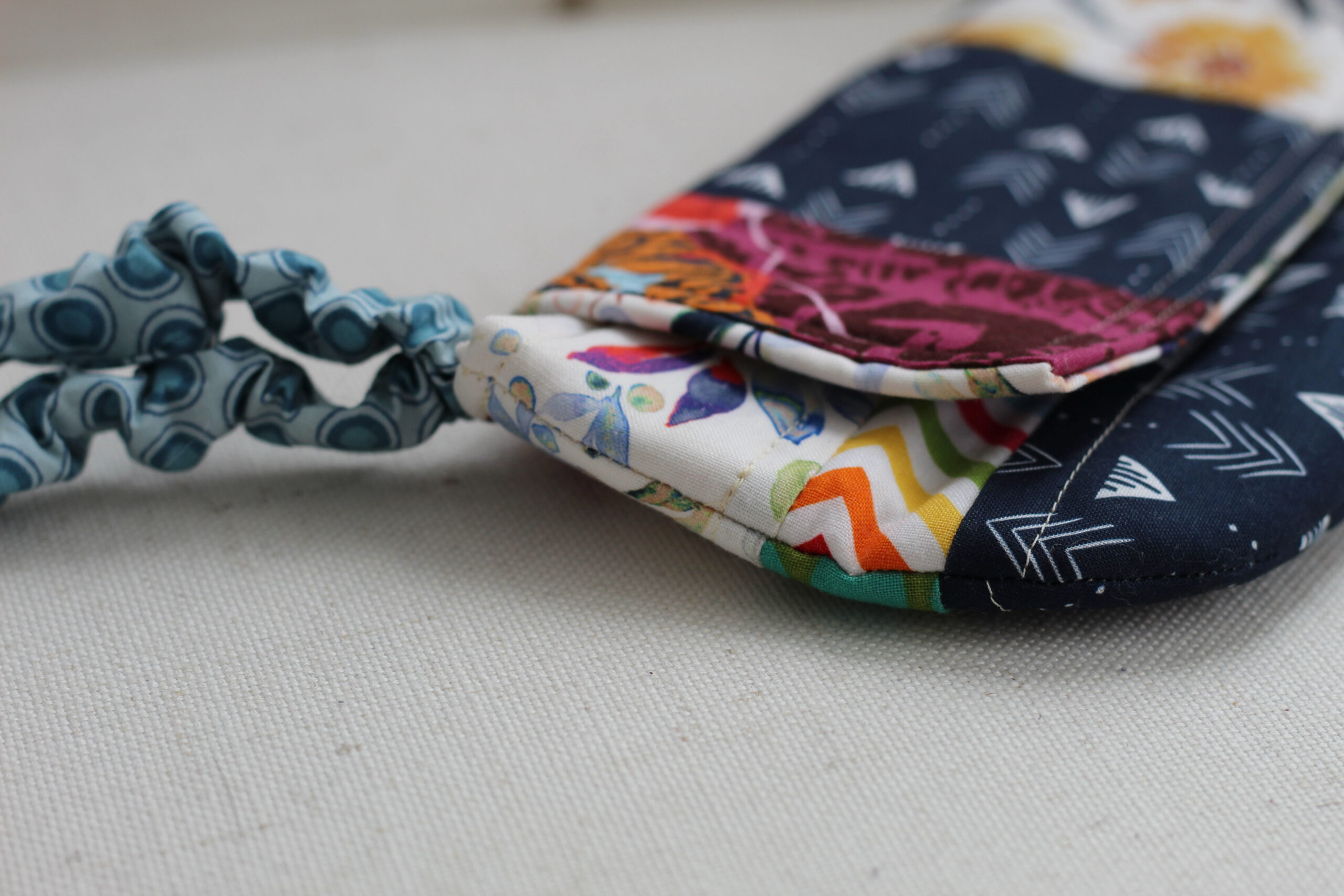 Sewspire Design Board #120120: How to sew a patchwork wristlet